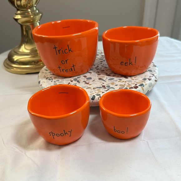 Rae Dunn pumpkin measuring cups - Picture 2 of 4
